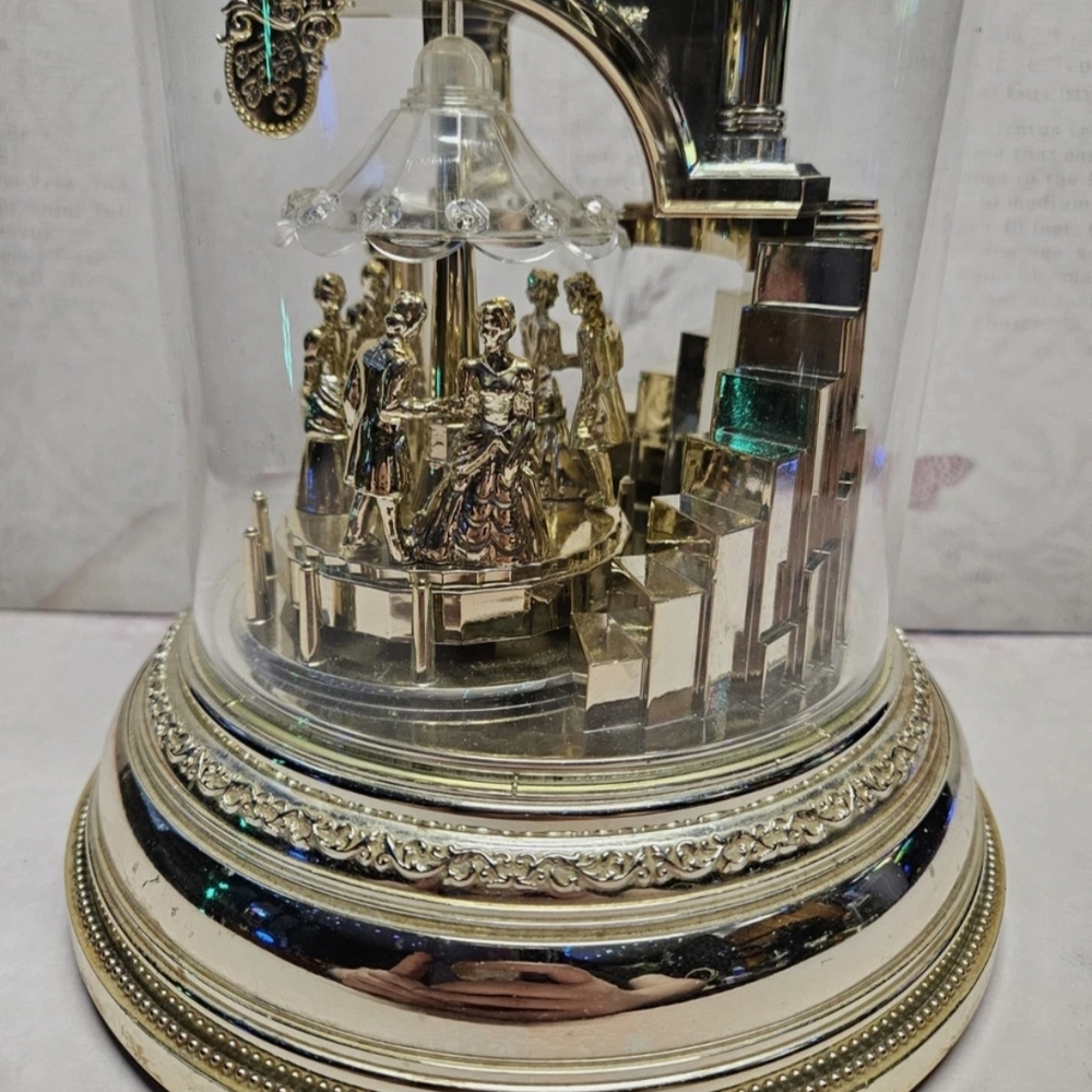 Rhythm Quartz Clock Rotating  Clock - Picture 6 of 7